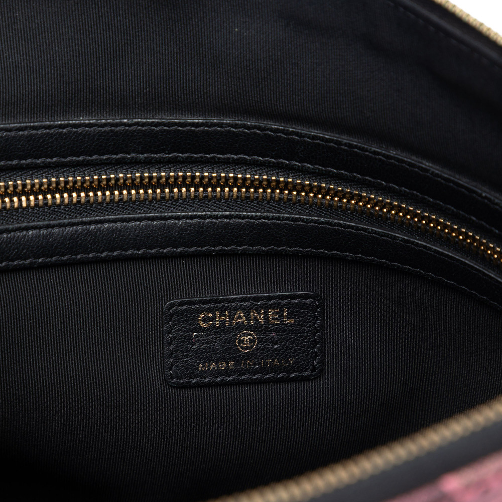 Pre-Loved Chanel Large CC Quilted Calfskin Camellia Printed O Case Clutch - Picture 5 of 7
